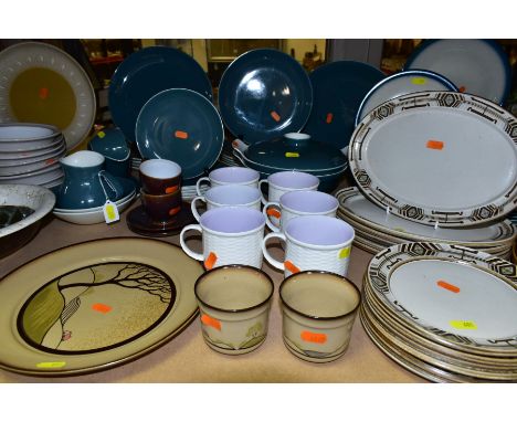 A QUANTITY OF ASSORTED POOLE, DENBY TEA AND DINNERWARES AND OTHER SIMILAR POTTERY STONEWARE ITEMS, including a Savoy pattern 