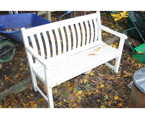 A WHITE PAINTED SLATTED GARDEN BENCH, width 123cm x depth 58cm x height 88cm