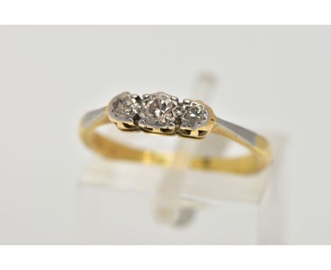 A YELLOW METAL THREE STONE DIAMOND RING, three graduated round brilliant cut diamonds (mounts are rubbed) total estimated dia