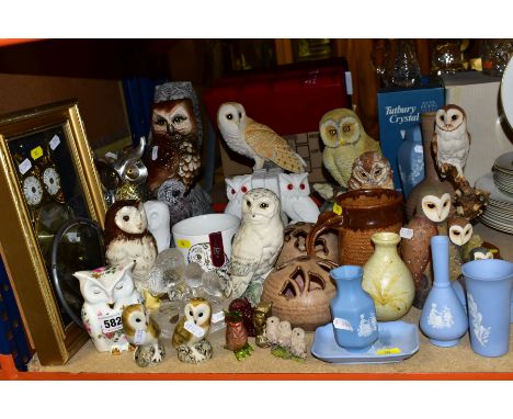 A GROUP OF OWL ORNAMENTS AND CERAMICS INCLUDING STUDIO POTTERY, owl ornaments to include Whyte and Mackay Scotch Whisky Snowy