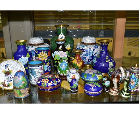 A COLLECTION OF 20TH CENTURY CLOISONNE AND OTHER ENAMEL ITEMS, including two Cobra figures, height 5.5cm approximately, four 