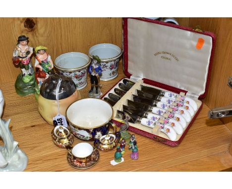 A GROUP OF 19TH AND 20TH CENTURY CONTINENTAL AND BRITISH CERAMICS, including miniature Royal Crown Derby Imari cup, saucer, t