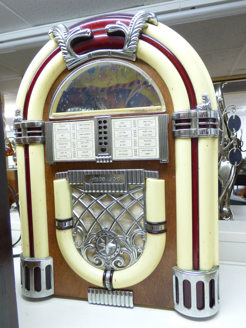 2 X TABLE TOP JUKEBOXES, 1 X CASSETTE PLAYER & 1 X CD PLAYER