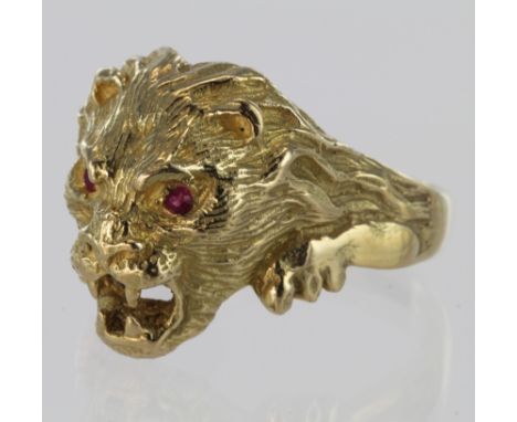 Yellow Metal (tests 18ct) Lion Ring with Ruby set eyes size Z+3 weight 17.0g