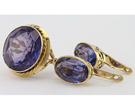 14ct Gold Amethyst Ring (size N) with matching clip earrings weight 19.5g 