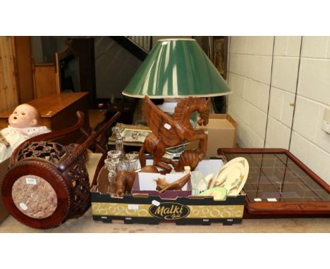 A modern marble topped Chinese jardiniere stand, similar display cabinet and a modern table lamp; together with a group of ca