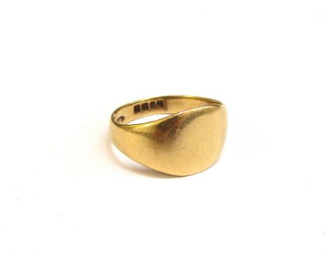 An 18ct gold signet ring. Size O/P, 4.5g 