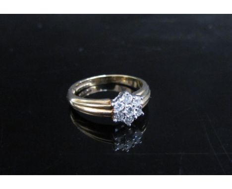 A 9ct gold diamond daisy ring. Size N, 3.2g 