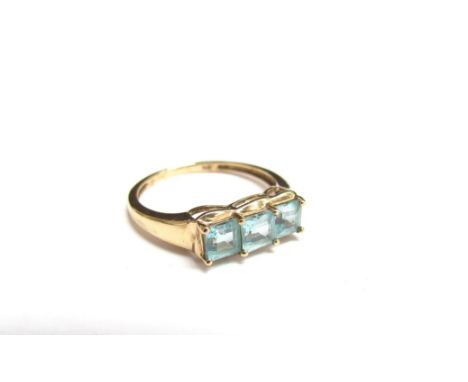 A 9ct gold ring set with three princess cut blue/green stones. Size O/P, 1.9g 