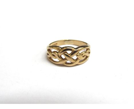 A 9ct gold Celtic knot ring. Size N, 2.7g 