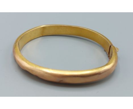 A 15ct gold bangle, 12.1gms 