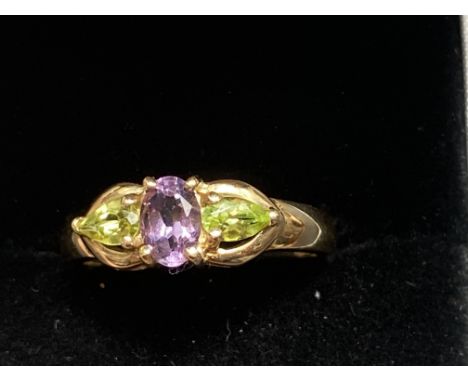 9ct Gold ring set with amethyst &amp; peridot Size O