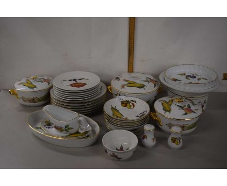Quantity of Royal Worcester Evesham pattern table wares