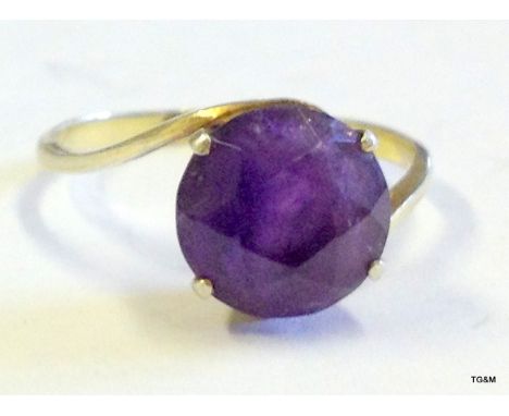 A 9ct Gold and Amethyst ring size N/O