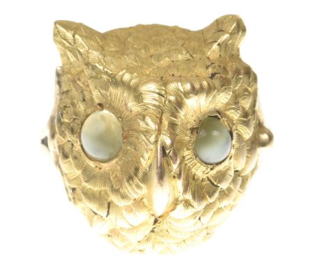 A late Victorian novelty chrysoberyl ringRealistically modelled as an owl, they eyes set with circular green cat's eye chryso