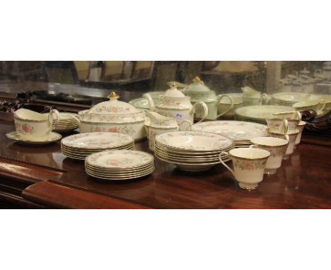 A very extensive Minton Jasmine pattern tea and dinner service