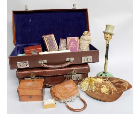 Assorted Decorative Collectable Items, comprising a French miniature beaded envelope purse, designed with a basket of flowers