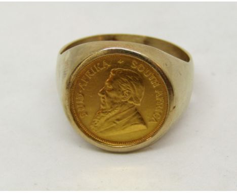 1/10 Krugerrand dated 1987 set in a gents yellow metal ring, size V/W, 8.4g