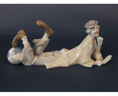 A Lladro Daisa figure of a recumbent clown, 37cm long 