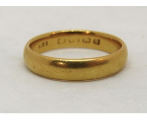 22ct wedding ring, size R, 6.4g