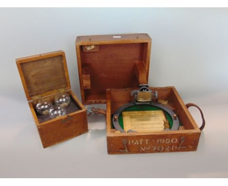 Cased 1950 Azimuth circle together with a further vintage cased set of three military light bulbs (2)
