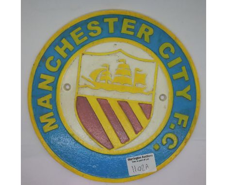 Cast iron Manchester City FC sign, D: 23 cm. P&amp;P Group 1 (£14+VAT for the first lot and £1+VAT for subsequent lots) 