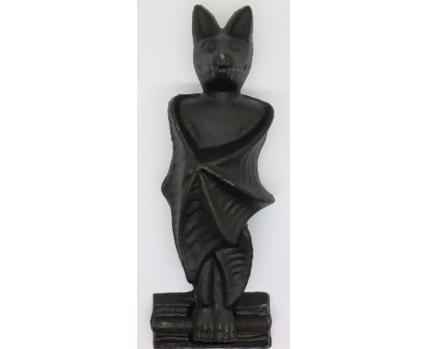 Cast iron hanging bat doorknocker, H: 18 cm. P&amp;P Group 1 (£14+VAT for the first lot and £1+VAT for subsequent lots) 