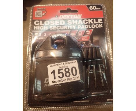 New closed shackle high security padlock with four keys. P&amp;P Group 1 (£14+VAT for the first lot and £1+VAT for subsequent