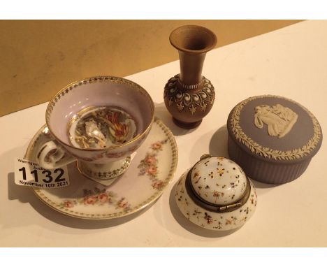 Miniature ceramics including Royal Doulton, Wedgwood and an antiquelidded pot. P&amp;P Group 2 (£18+VAT for the first lot and