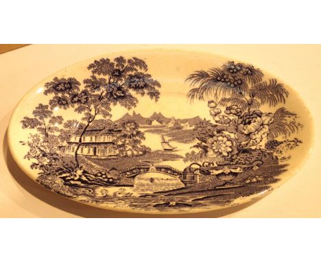 Clarice Cliff blue and white pin dish, L: 15 cm. P&amp;P Group 1 (£14+VAT for the first lot and £1+VAT for subsequent lots) 