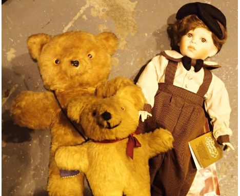 Franklin Heirloom special edition Coca Cola Danny doll with poster and two teddy bears. Not available for in-house P&amp;P, c