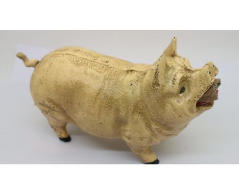 Cast iron pig moneybox, L: 22 cm. P&amp;P Group 1 (£14+VAT for the first lot and £1+VAT for subsequent lots) 