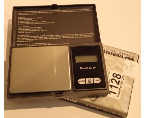 Boxed Professional 500g digital jewellery scale. P&amp;P Group 1 (£14+VAT for the first lot and £1+VAT for subsequent lots) 