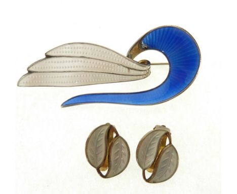 AKSEL HOLMSEN NORWEGIAN SILVER BLUE AND WHITE ENAMEL SCROLL BROOCH, 2 ½" (6.4cm) long AND A PAIR OF DAVID ANDERSEN SILVER GIL