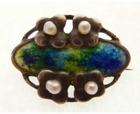 MURRLE BENNETT & CO, EARLY TWENTIETH CENTURY ENAMEL BROOCH, enamel oval centre with four seed pearl set flowers to the edge, 