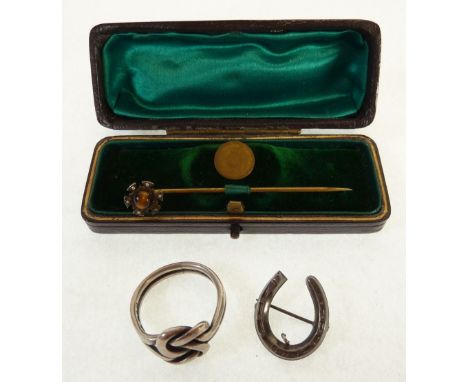 GENT'S VICTORIAN SILVER KNOT PATTERN RING, Birmingham 1895, SMALL SILVER HORSESHOE BROOCH and a Victorian gilt metal STICK PI