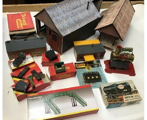 Railway: quantity of 00 gauge railway accessories to include buildings, power controllers, books, catalogues, etc, along with