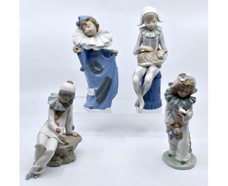 Five Nao clowns, a dog and a Casades clown