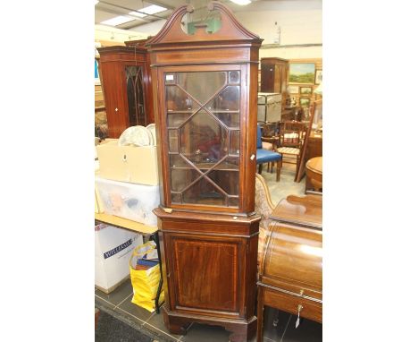 An Edwardian mahogany two-tier floor standing corner cabinet, raised on bracket feet, 98cm high, 63cm wide, 35cm deep