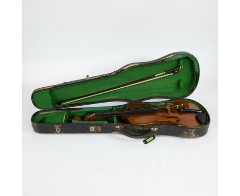 Violin copy Stradivarius with box and bow Viool copie Stradivarius met kist en strijkboog L 58.5 cm