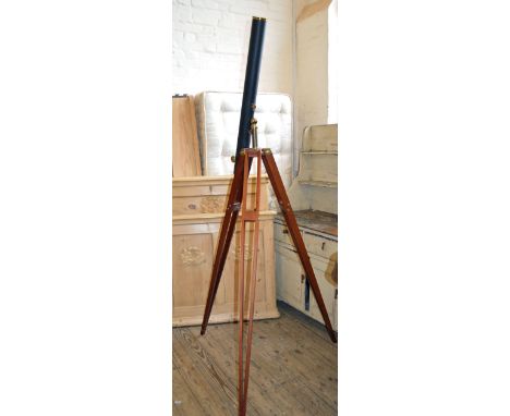 A Broadhurst Clarkson & Co., 63 Faringdon Road, London tripod telescope