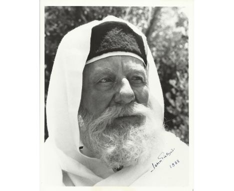 GIELGUD JOHN: (1904-2000) English Actor, Academy Award winner. Signed 8 x 10 photograph, a portrait of Gielgud in costume as 