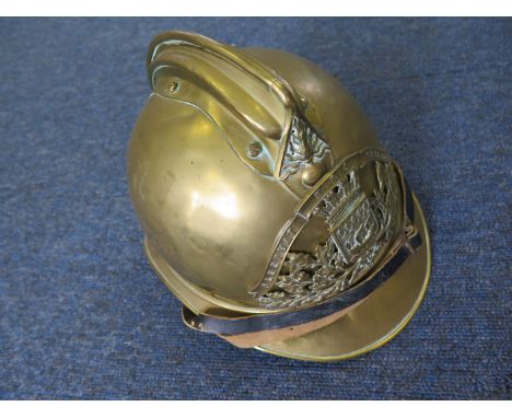 French Model 1895 Firemans brass helmet. Model 1895 De Paris with ornate badge 'FLUCTUATE NEC MERGITUR' complete with liner a