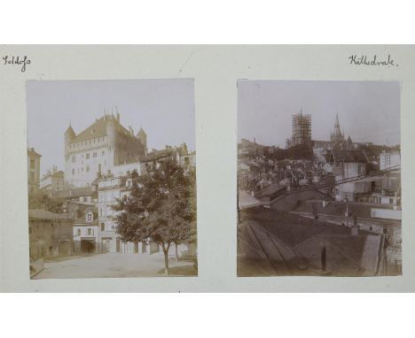 Album: mit 42 auf Kart.-Bl. aufgez. Photos (Formate meist ca. 9 x 11 cm), um 1900. Qu.Gr.8°. Lwd.-Album d. Zt.  Enthält neben