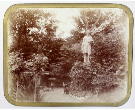 Stahns,M.: Arnold's Garten. Leisnig i. S. (Deckeltitel). Album mit 6 Orig.-Photographien (14,5 x 18,3 cm), auf starkem Karton
