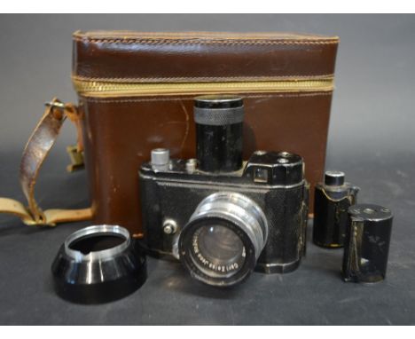 A Robot Luftwaffen-Eigentum World War II German Air Force Camera, with leather carrying case