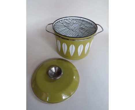 A Catherine Holm casserole/frying dish in green and an unmarked krenit white enamel bowl
