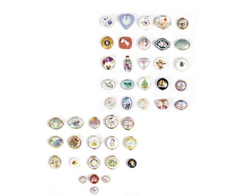 A COLLECTION OF VARIOUS BOXES  to include six by Crummles, eleven by Halcyon Days and others to include a Worcester porcelain
