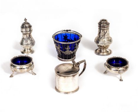 A WILLIAM IV DRUM MUSTARD POT with stags head crest and shell cast thumb piece, with blue glass liner, marks WB possibly Will