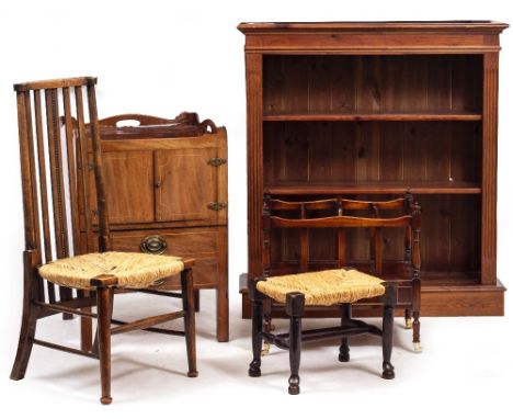A 19TH CENTURY MAHOGANY TRAY TOP COMMODE with cupboards to the front and pull out drawer, 51cm wide x 50.5cm deep x 74cm high